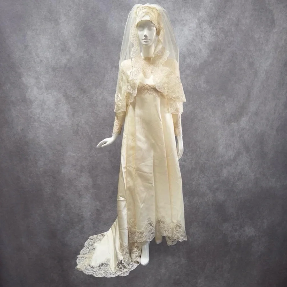 70s Wedding Dress in‎ Champagne with Empire Waist, ~25” and Lace Veil Headpiece